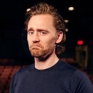 skywalwan's profile picture. Certa vez, em um banheiro público, havia um poema