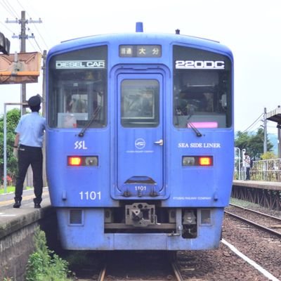 電車とバスと風景を撮影しています
YouTubeもやっています。
YouTubeの青いSSL鉄道をチャンネル登録と高評価をよろしくお願いします