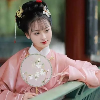 smzh40937828's profile picture. 