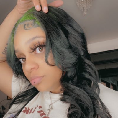 add my snap @skylaarnikole , 28🤪🌸✨ Champagne Papi herself 🥂