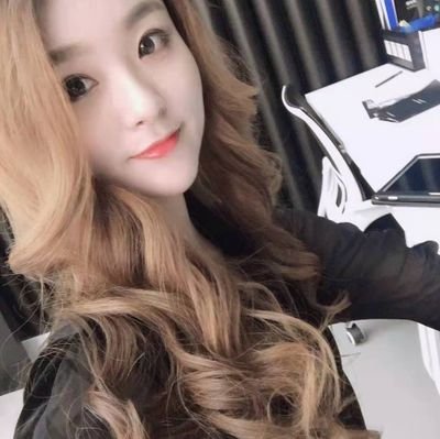 lena18204443's profile picture. 