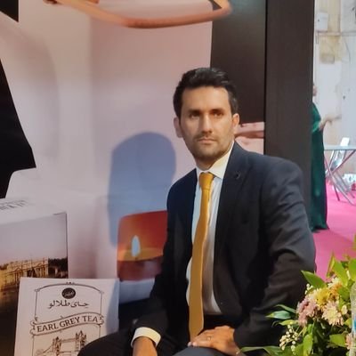متولد ایران مهندس معدن مدیر فروش پایبند به انسانیت