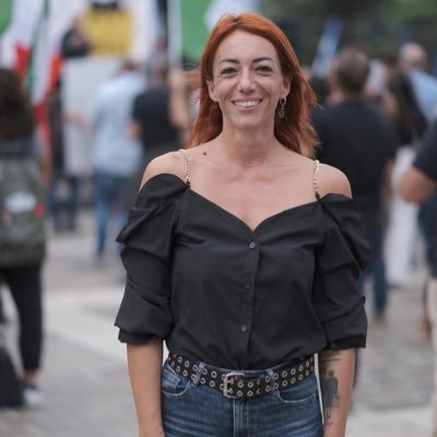 Militante politica per scelta di vita. Politicamente scorretta. Da sempre “seduta” dalla parte sbagliata.