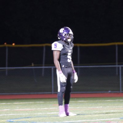 Cherry Hill West High School ‘23// 5’9 180lbs//RB// t&f triple and long jumper//phone:201-647-5912 email:garyrowe1204@gmail.com