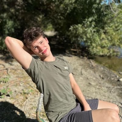 MeyBateM's profile picture. Bi They/Them.