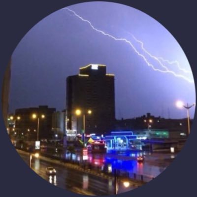 اللهم ارزقني بر والدي وان ترزقهم العمر المديد في طاعتك وتلبسهم ثوب الصحة والعافيه ولاتريني فيهم مكروها #متذوق_شعري