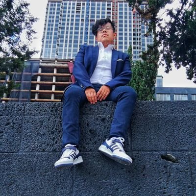 Yo si me considero pendej*, disculpas de antemano. Persona intentando ser Persona; Fotógrafo Wanna Be. O yo me explico mal o la gente namas no me entiende.
