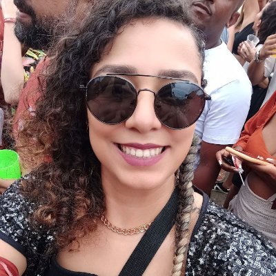 keniarruda's profile picture. quem perdoa é deus, eu não máximo desculpo
Ela/She