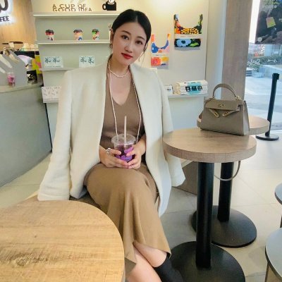 Darcy6935's profile picture. Life is not born to drag chains, but to spread wings