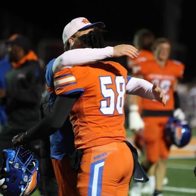 Hoffman estates ‘23| DE | 40 time 4.6 |5’11 |200Ibs | bench 300 | squat 495| 3.2 gpa senior varsity player #God email damarion19@icloud.com, #773-495-8895