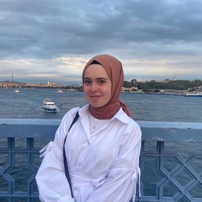 eminesracomart's profile picture. 