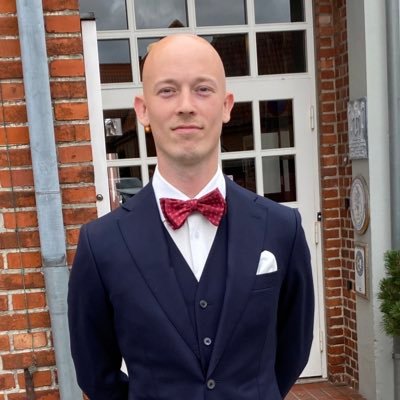 Teacher in Danish, History and Socialstudies. Former Garder in the Danish Royal Guard. Ajax Amsterdam fan by heart ❤️ Tweeting om my own accord.