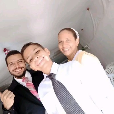 Soy un venezolano orgulloso de su tierra, amante de Cristo y seguidor  de su palabra. Un nuevo tiempo a llegado a mi vida y a la de mi familia (Dayana e Isaí)