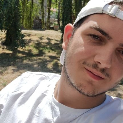 Lyu44's profile picture. Arno 👌@FcNantes// @TeamVitality 💛🖤 #VforVictory - Membre des @GoldenHornets 🐝🐝 https://t.co/NeKOWWGQYn