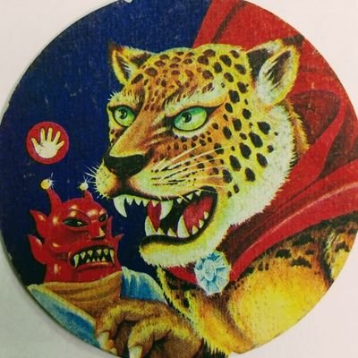 沼津新仲見世商店街にある昭和レトロなお店です。昭和時代の玩具が詰ったガチャポンが人気♪ 毎月第4木曜20時より、ボイスキュー (エフエムみしま・かんなみ) 「三ツ沢グッチの今夜も舌好調!」内にて、特撮番組関係諸氏と熱くトーク中♪ (. ❛ ᴗ ❛.)
