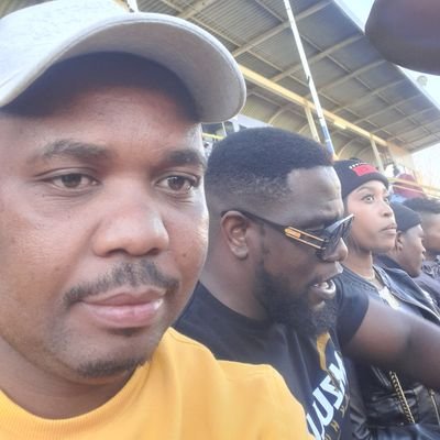 MakhosiniManli1's profile picture. Chiefs &Chelsea 🤪❤I'm here for izindaba n info mostly have a busy weekend🎤👓🍾🍸I'm serious about business 🤟😏