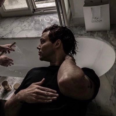 22 || #1 ‘ghost of you’ fan || i know it well, caramel || ash enthusiast 🤍