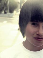 I'm Eandi Sosa, I sing for smiles.