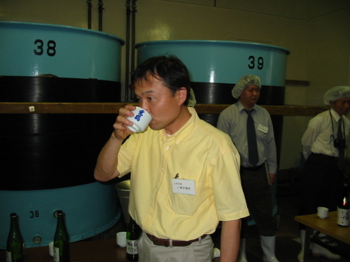 山形県天童市で酒屋をやってます。川原子和夫です。
山形はおいしいお酒がたくさんあります。
地元天童なら出羽桜、山形正宗、ワインならタケダワイナリーが
お薦めですよ。