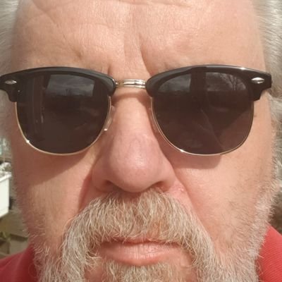 botsche's profile picture. Lebt irgendwie. Schreibt manchmal was. Linksversifft natürlich,wer will, kanns lesen. 
Gegen Nazis. 
Man sagt, ich hätte eine gute Radiostimme!
🦀🙄🍺💤🕶🐱🏥♿