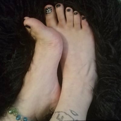 Pale, deadly, sweet feet of poison looking to sweat in your mind and your face.☠👣 DM me if you’re interested in customs! 🦶🏻I wear a size 9.🖤 🚫No nudes!