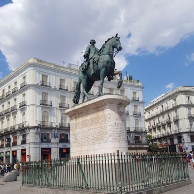 Observo los vaivenes del presente.