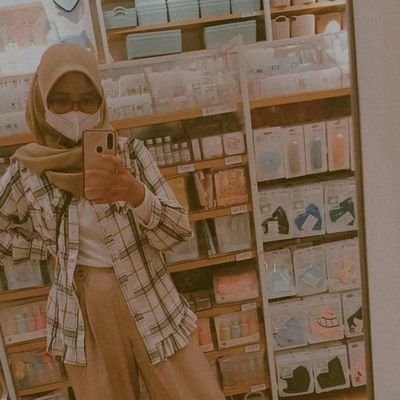 Maesyar89135340's profile picture. be yourself