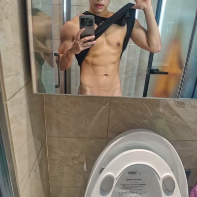 xintian78's profile picture. 24 178 67 🍆18，1，喜欢好看的boy。【⚠️本人没有其他app，推止于推】偶尔会分享一些喜欢的影片，也有我自己的。