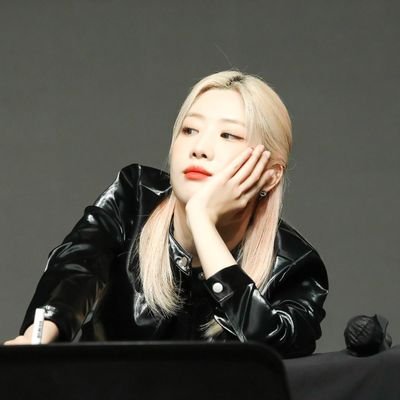 kim lip pogi 🦖🦖🦖