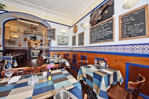 A small family run Bistro style restaurant providing the freshest fish and shellfish from local boats and Brixham market.
We are 5 minutes from the town centre.