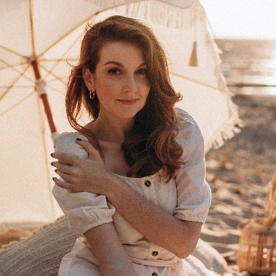 Ex Twitch streamer, now a full-time photographer, book lover, occasional gamer, wannabee witch, and cat worshiper.
