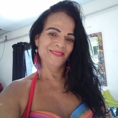 mulher trans feliz , trabalhadora, protetora de animais meu wats; 998249292