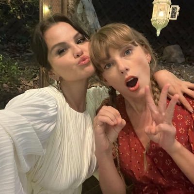 fan account of selena gomez & taylor swift