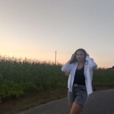#аккзаморожен иногда просто говорю, иногда шучу, изредка бывают стихи, буду делится моим книжным процессом ;)
май инстгрэээм ⬇️ там ссылки на остальные акки
