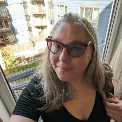 Self proclaimed geek. I ❤️ Star Trek, Firefly, reading, The Seahawks, Harry Potter, Cosplaying, & everything that falls into science fiction/fantasy category.
