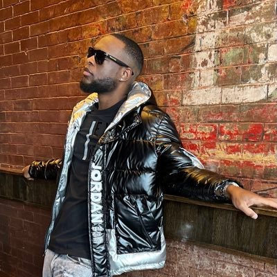 Manchester United! 🔴 Lakers 🏀 Patriots 🏈 https://t.co/qI2kfjZp4r Island boy....im funny #nSHIT 🇦🇬🌴