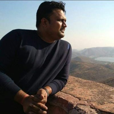 deveshmishra85's profile picture. द्वंद्व कहां तक पाला जाए, युद्ध कहां तक टाला जाए, तू भी है राणा का वंशज, फेंक जहां तक भाला जाए.