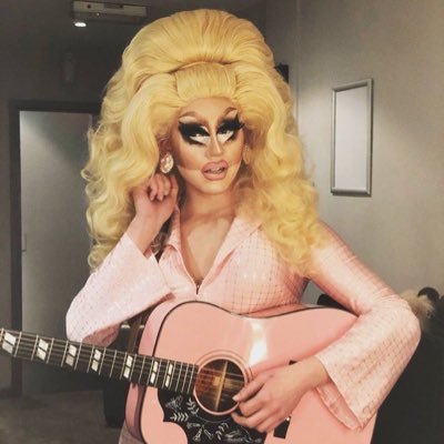 tweeting lyrics from @trixiemattel songs every half hour • made by @trixiesautoharp
