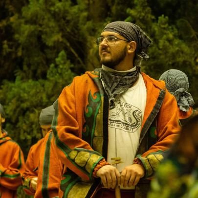 Adriaskazo's profile picture. Me molan demasiado los animales.
También soy un puto desastre.