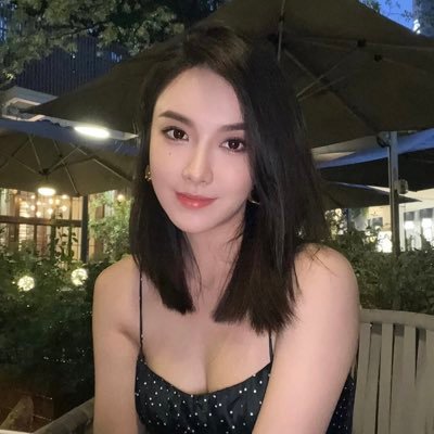 来自中国的姑娘，喜欢游山玩水，到处旅游，前提是财富自由的情况下，哈哈😃
