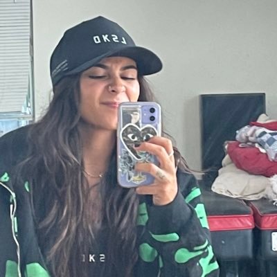 cam_ileo's profile picture. welcome to this dimension of my existence💌