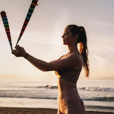 An Australian-American who loves the gym and gymnastics, and is also a crypto enthusiast