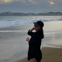 Karen Naomi (@karenncis) 's Twitter Profile Photo