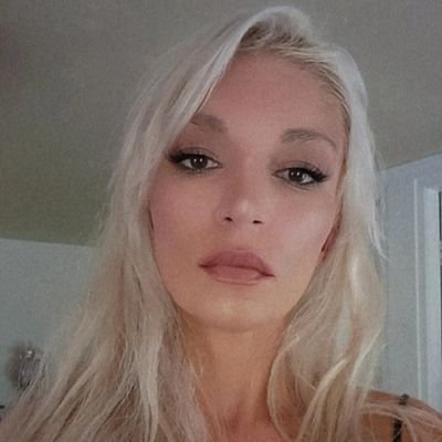 SB13348056's profile picture. I'm just a girl in the world.....