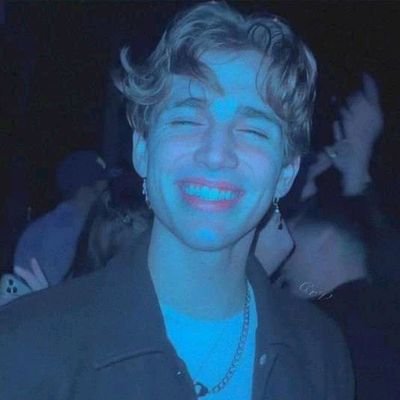 naticodina22's profile picture. tu mente es una herramienta y tienes que aprender a usarla o ella terminara usandote  a ti

yo soy experta en crear caos en donde hay orden💟

lectora📚