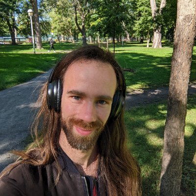 Étudiant au doctorat, études du jeu vidéo // PhD student, game studies
Université du Québec en Abitibi-Témiscamingue (UQAT)
Caster for @udemesports