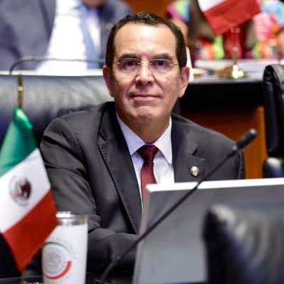 Presidente de la Comisión de Hacienda y Crédito Público en el @senadomexicano, Empresario y Padre de Familia.
