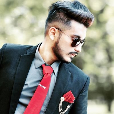 ā¢Master's student (organic chemistry)
ā¢event decorator
ā¢profesional photographer