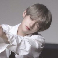 Aiah⁷ • ia 📚 (@_1thv) 's Twitter Profile