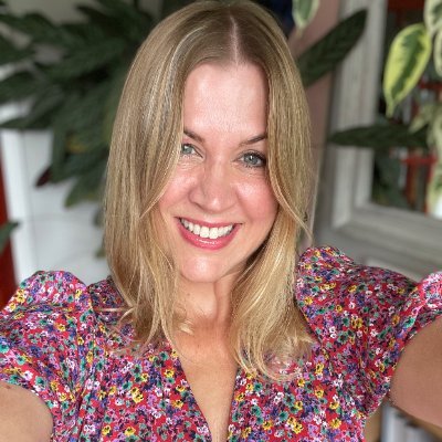 Founder of @lovemydressblog & https://t.co/v8atbuqfWd. Passionate about our precious planet, supporting creative businesses and finding joy in the daily life.